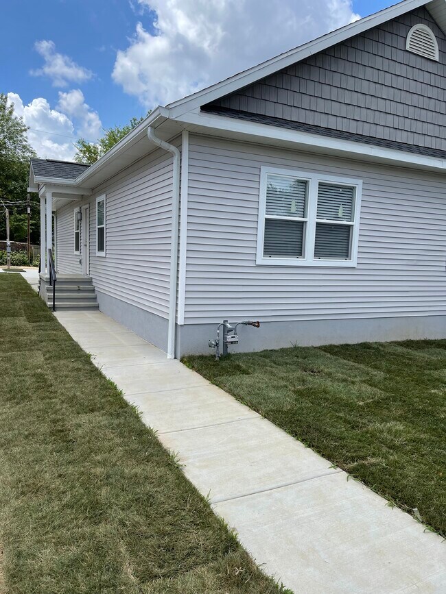 1225 Culver Dr, Evansville, IN 47713 Condo for Rent in Evansville, IN