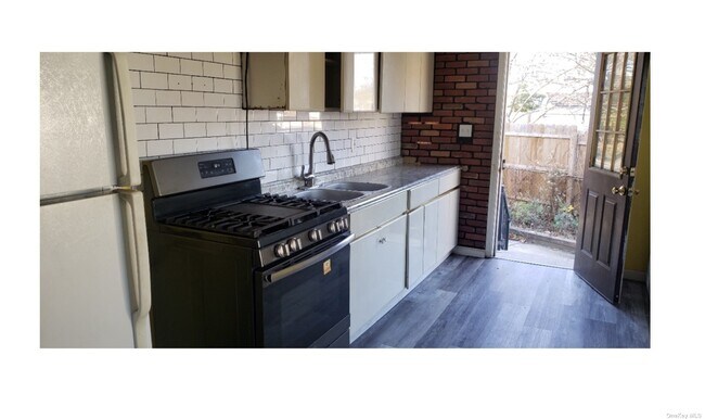 Foto del edificio - 232 Sugarwood Ln