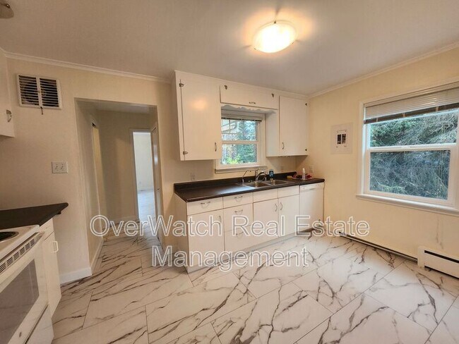 Foto del edificio - 7727 Jewel Lake Rd