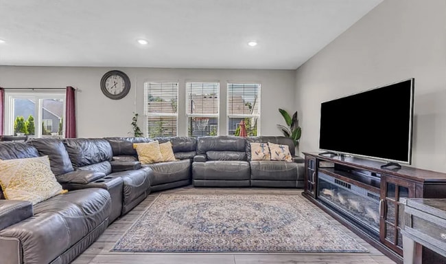 Building Photo - Charming 4 beds 5 baths in Brunswick!