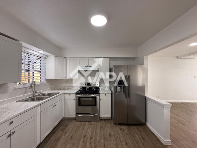 Foto del edificio - 13535 Coleridge St