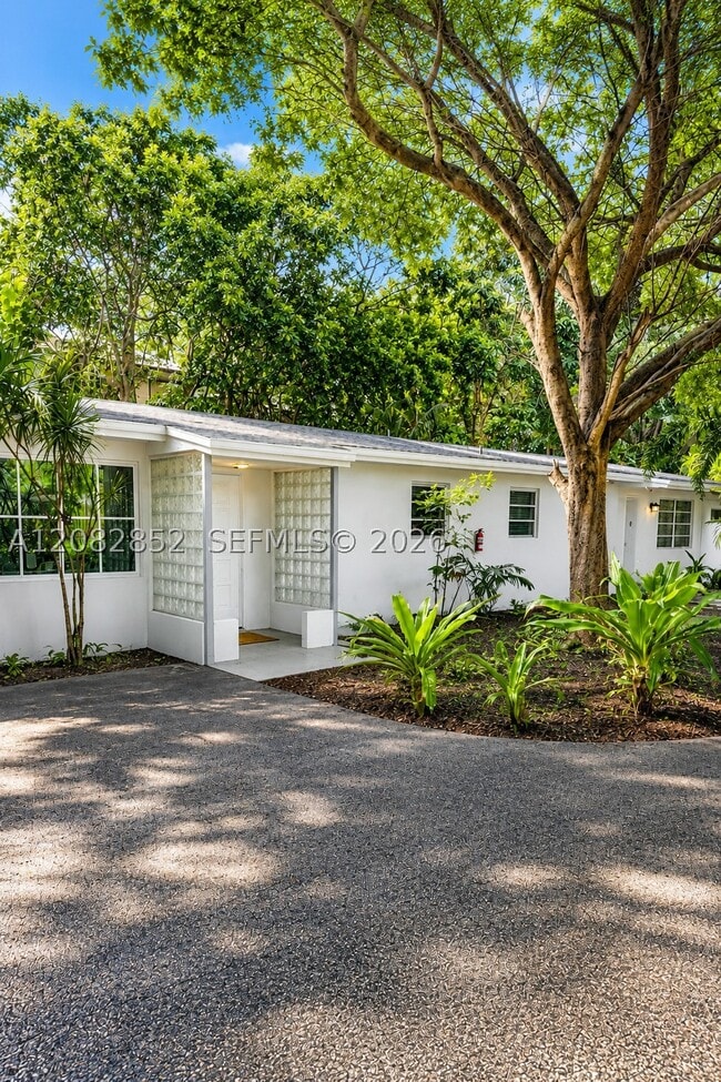 Building Photo - 4790 SW 65th Ave