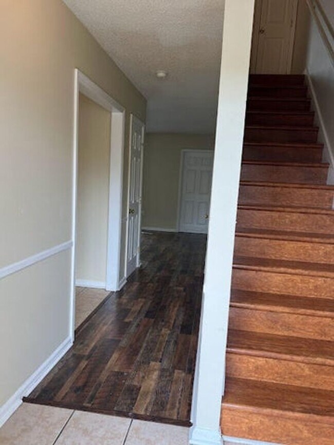 Building Photo - Ashley Villas 3Br 2.5Ba