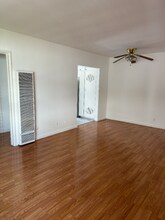 Building Photo - 1828 N Kingsley Dr