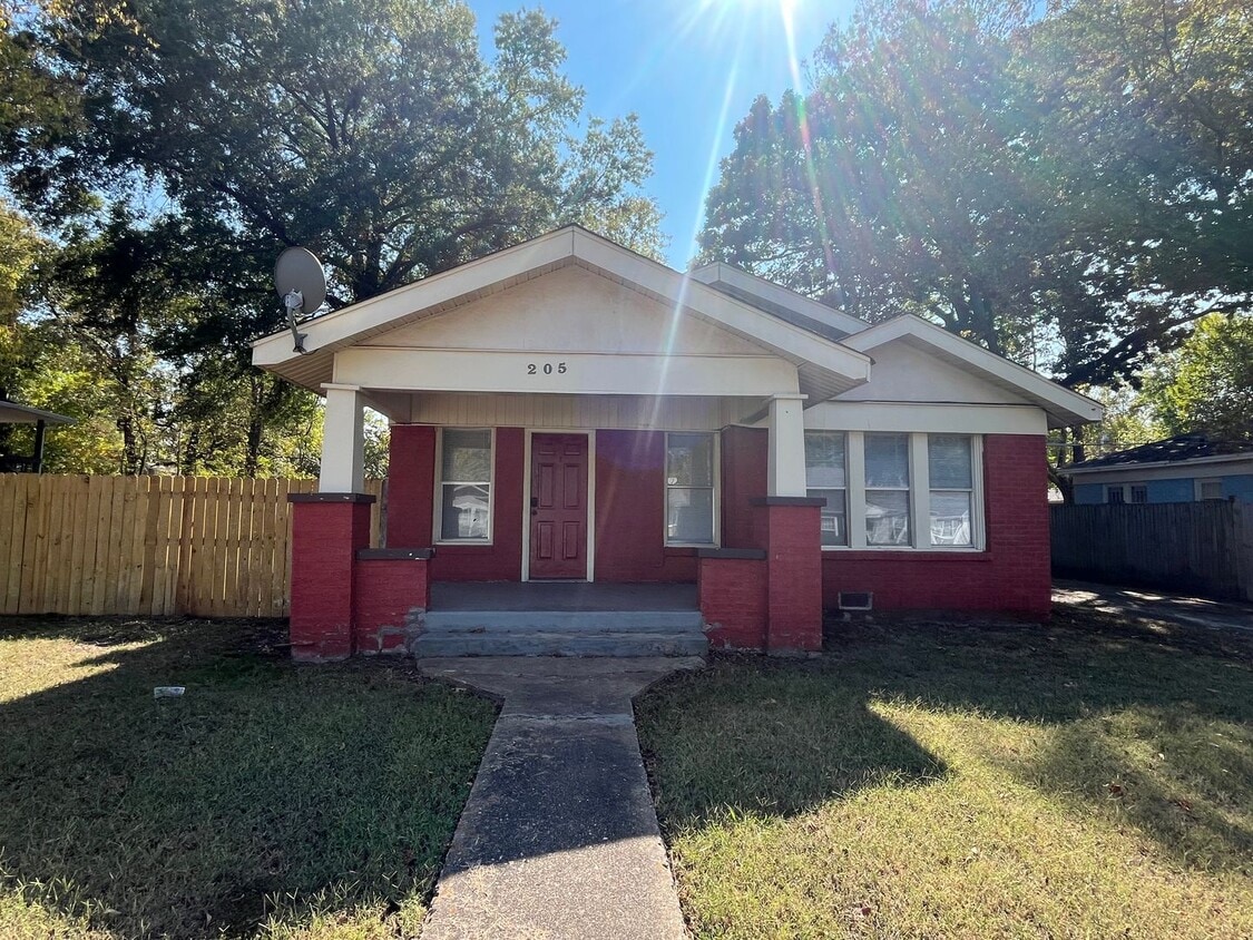 Primary Photo - 205 W K St