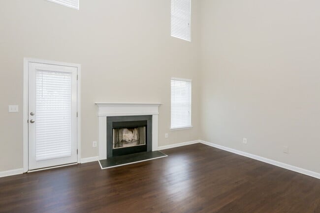 Foto del edificio - 1424 Jabbok Pl NW