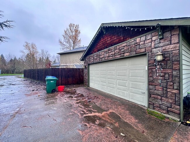 Building Photo - Charming 3-Bedroom Home with Modern Comforts