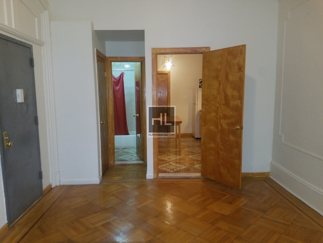 Building Photo - 6 Brevoort Pl