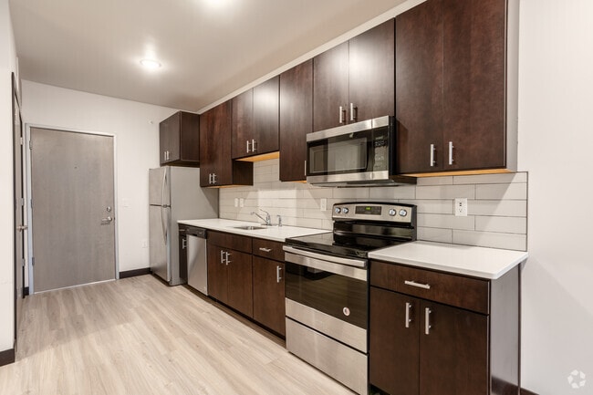 Efficiency - 582SF - Kitchen - IA City Lofts