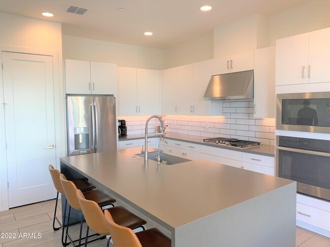 Building Photo - 6890 E Orion Dr
