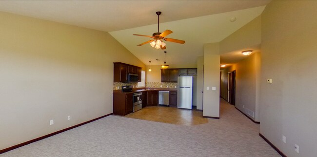 Foto del edificio - 3D Tour Available - Backs up to Lake + Fenced-in Yard + Stainless Steel Appliances! Available Jul...