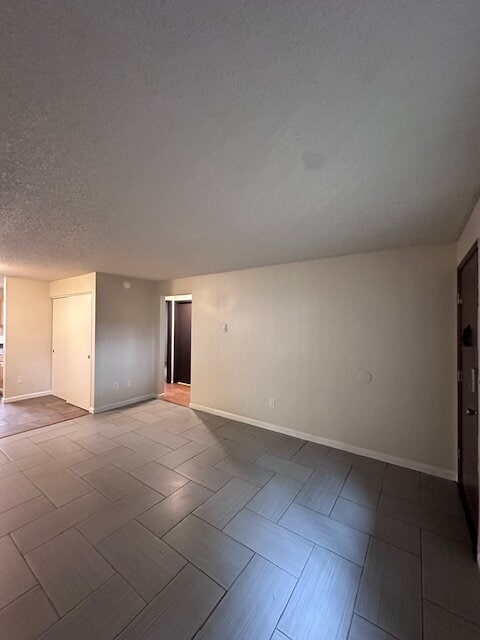 Foto del edificio - Charming 2-Bed Oasis with Modern Comforts on Powell Blvd.