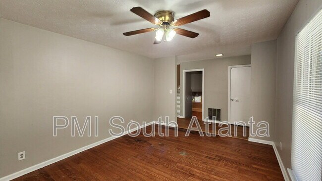 Building Photo - 7656 Cloverdale Ln