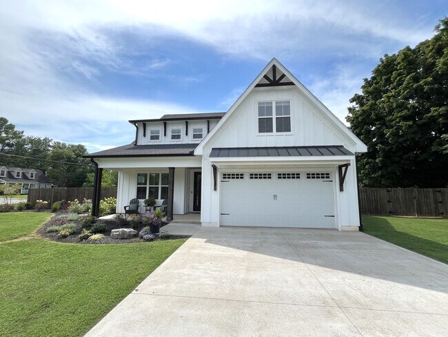 Building Photo - Beautiful 3br 2.5ba Like-New Home in Murfreesboro!