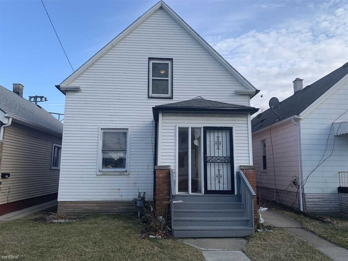 2 br, 1 bath House 3080 Goodson St Singl... House for Rent in