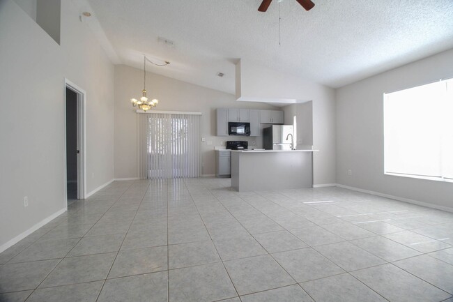 Foto del edificio - 13859 Glasser Ave