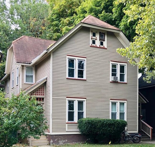 Building Photo - 227 Hamilton St