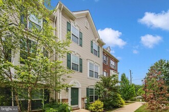 Building Photo - 1616 Wesbourne Dr