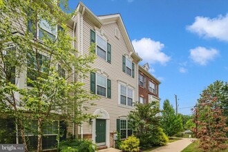 Building Photo - 1616 Wesbourne Dr