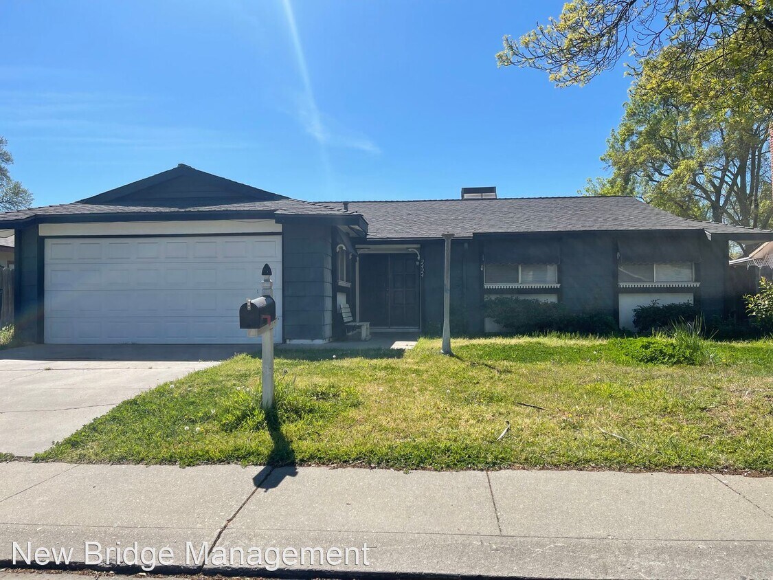Foto principal - 3 br, 2 bath House - 2424 Meadow Rue Drive