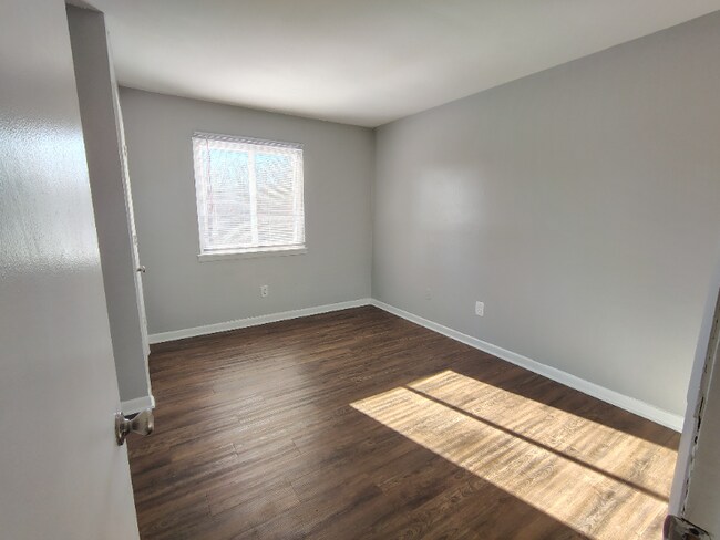 Building Photo - 600 Reusens Rd