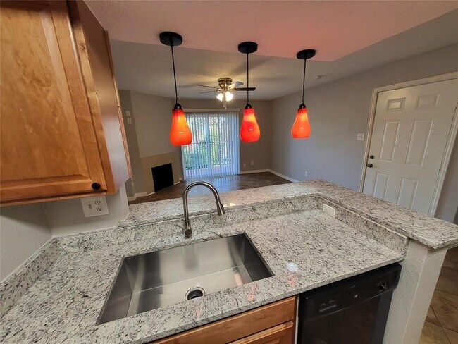 Foto del edificio - 12955 Woodforest Blvd