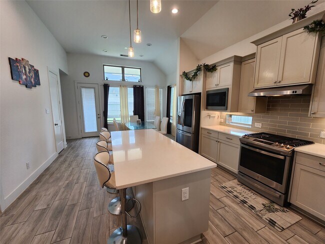 Building Photo - 10718 Blossom River Dr