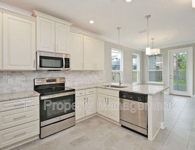 Building Photo - 2656 Almonaster St