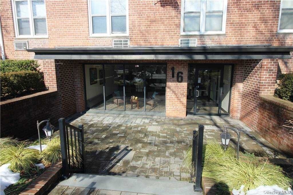 Primary Photo - 16 Main St