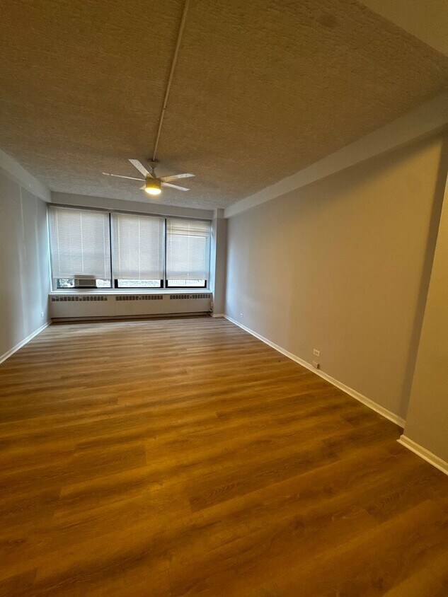 Foto del edificio - 4180 N Marine Dr