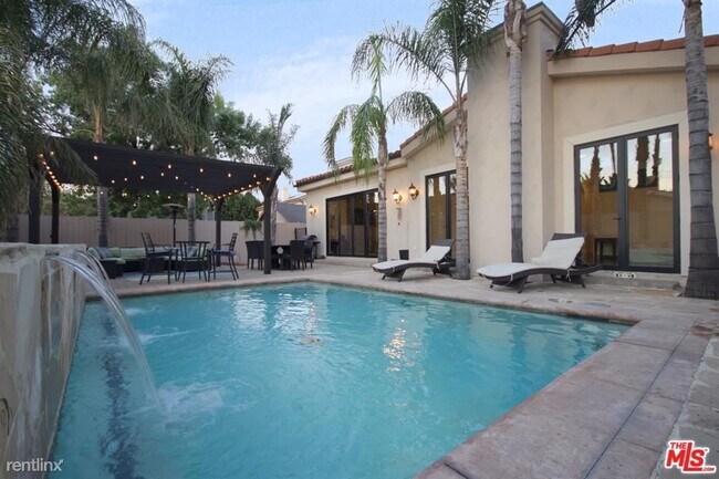 Foto del edificio - 3 br, 2.5 bath House - 5931 Rhodes Ave