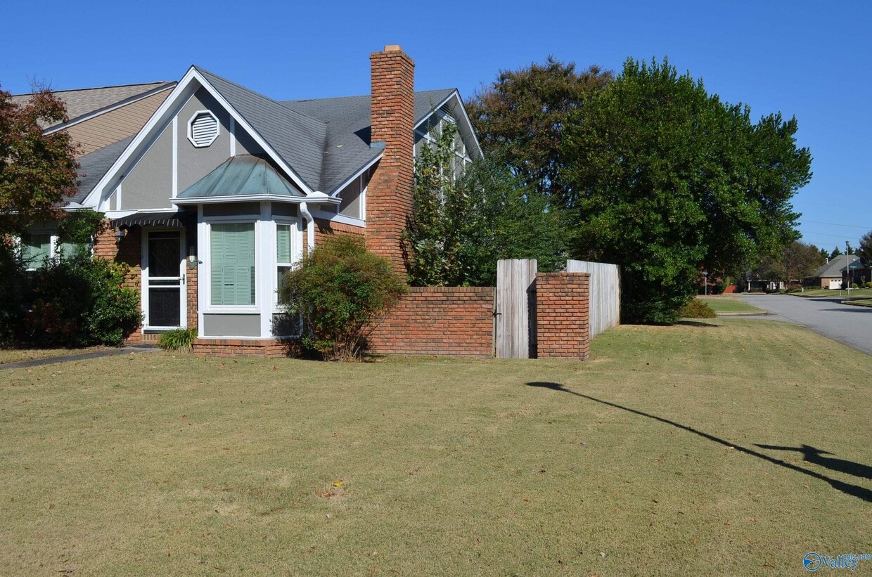 2136 Eastbrook SE, Decatur, AL 35601 Townhome Rentals in Decatur AL
