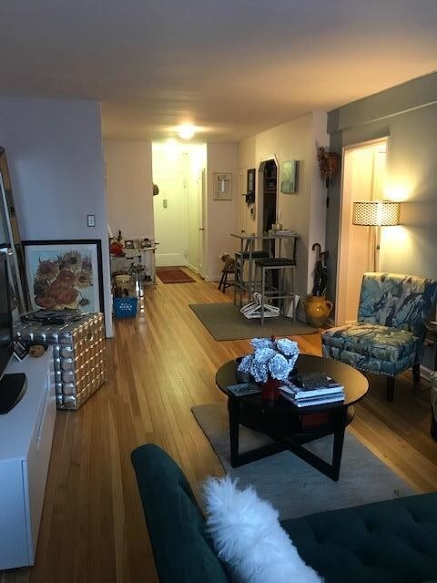 Foto del edificio - 5620 Netherland Avenue