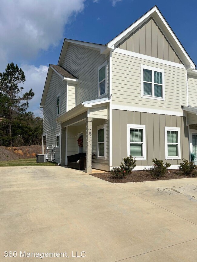 Building Photo - 4 br, 4.5 bath House - 707 Northern Village