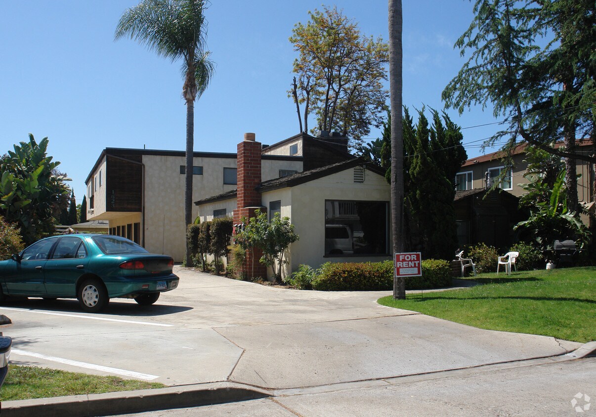 Primary Photo - 1621-1623 Oliver Ave