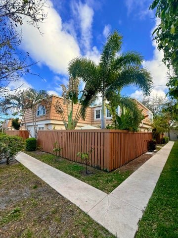 Foto del edificio - 11584 Winchester Dr