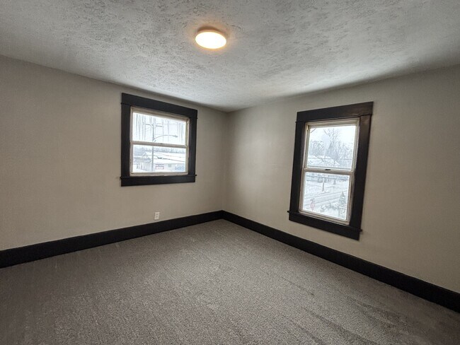 Building Photo - 1901 Maple Ave NE