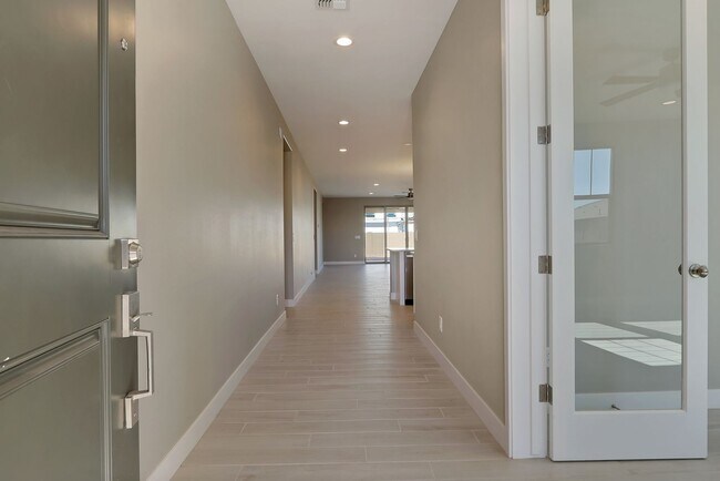 Building Photo - HUGE MARICOPA 4 BEDROOM