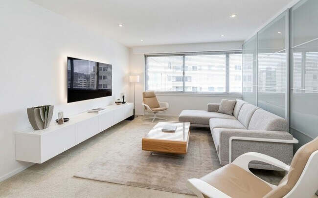 Foto del edificio - 5500 Friendship Blvd