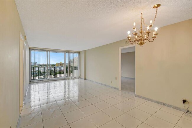 Foto del edificio - 531 N Ocean Blvd
