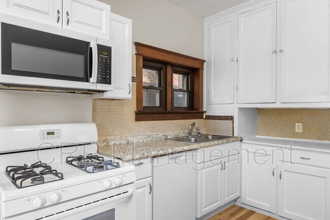 Building Photo - 5033 Ray Ave