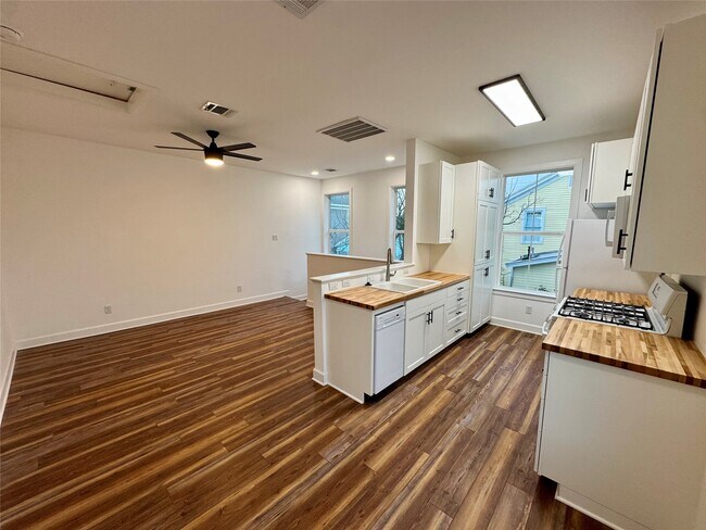 Foto del edificio - 2119 Avenue O 1/2