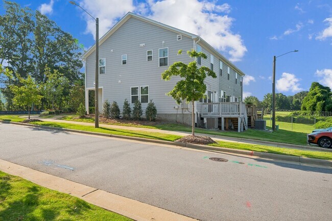 Building Photo - Charming 3BR Townhome in Raleigh