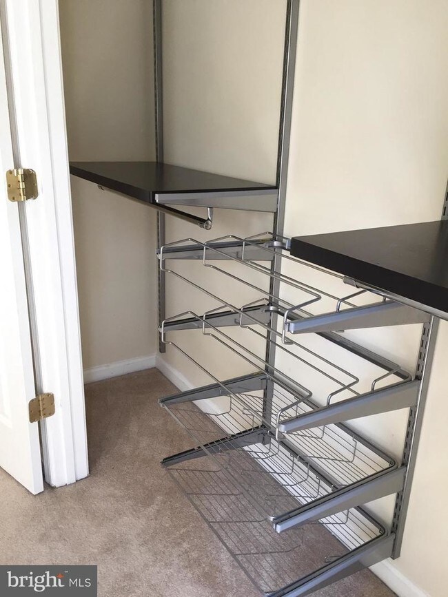 Building Photo - 8223 Lyndhurst St