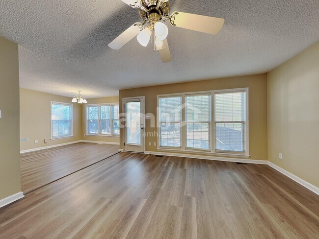 Foto del edificio - 204 Machost Dr