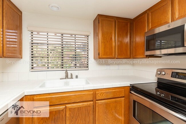 Building Photo - **CALAVERA HILLS IN CARLSBAD**3 BED/2 BATH...