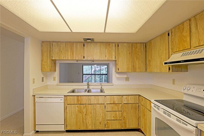 Foto del edificio - 6120 Whiskey Creek Dr