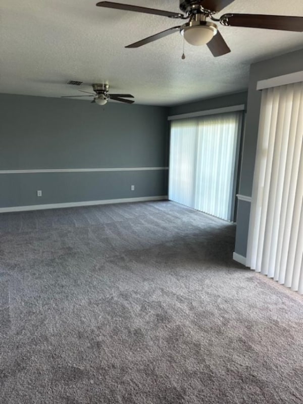 Foto del edificio - 242 Dawn Ct