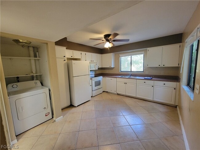 Foto del edificio - 7752 Tamara Lee Ct