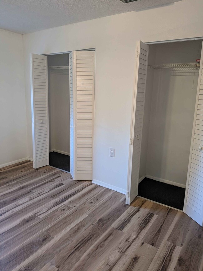 Building Photo - 1906 Park Manor Dr